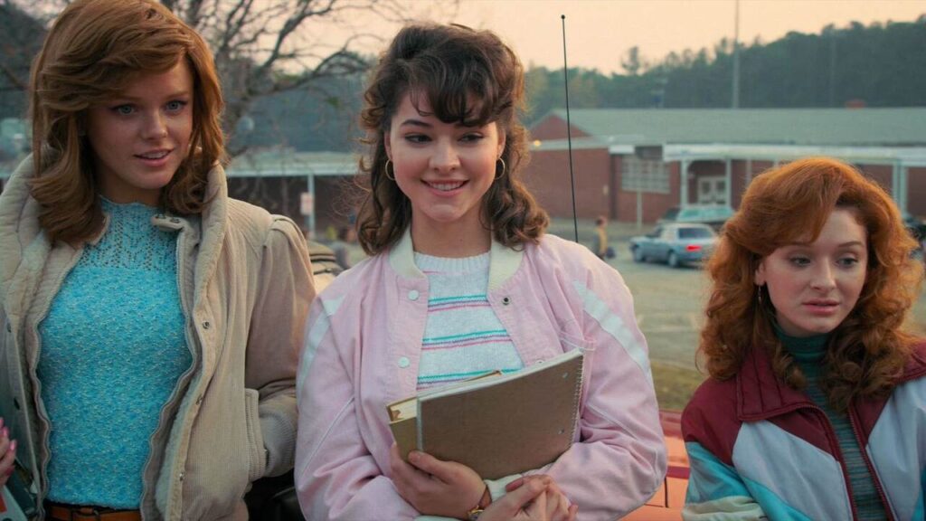 Madelyn Cline aparecendo em cena de Stranger Things