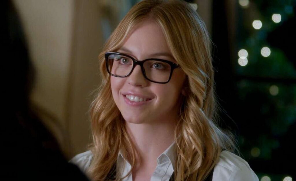 Sydney Sweeney em papel na série Pretty Little Liars