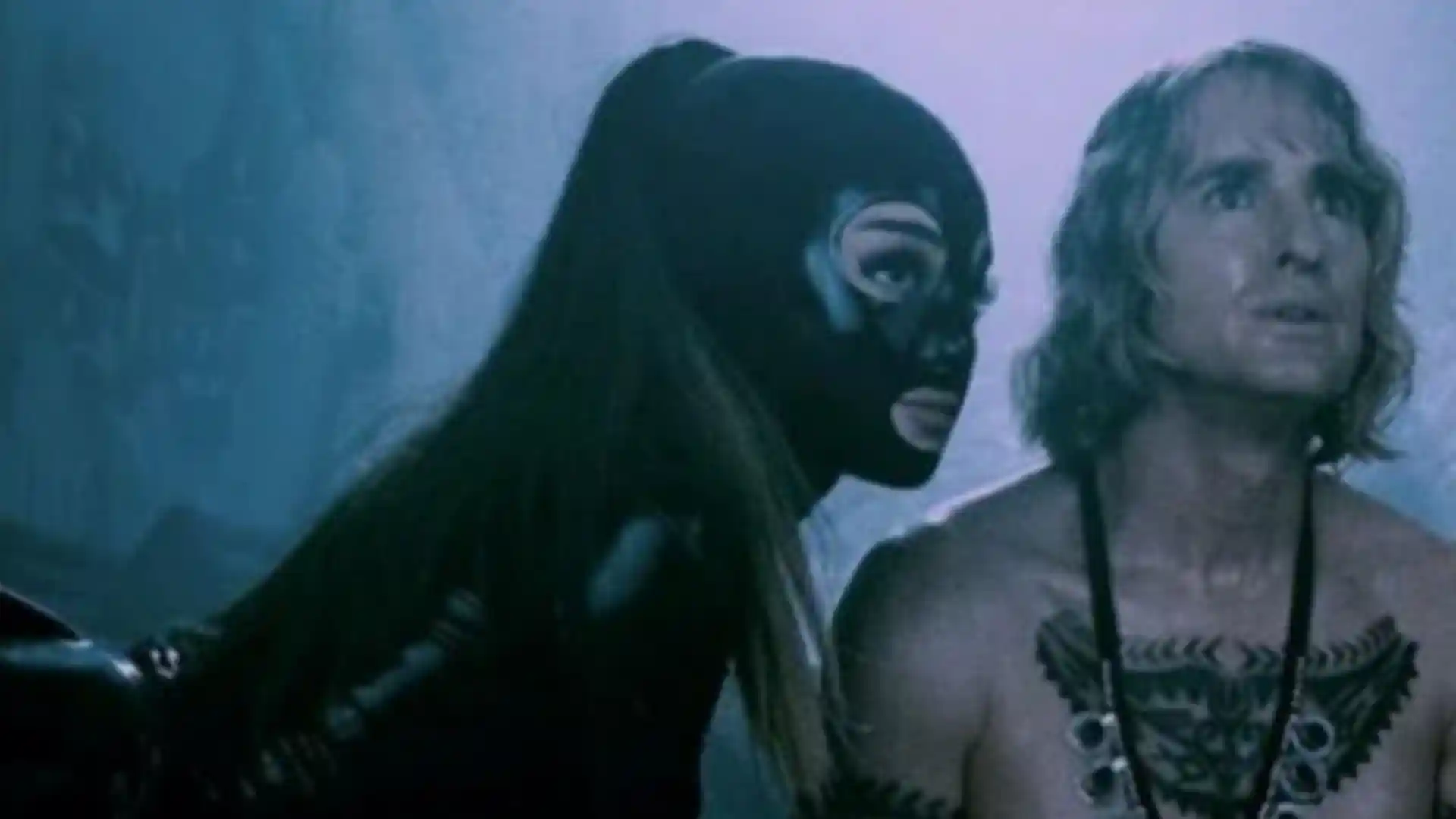 Ariana Grande aparecendo rapidamente no filme Zoolander 2 (2016)