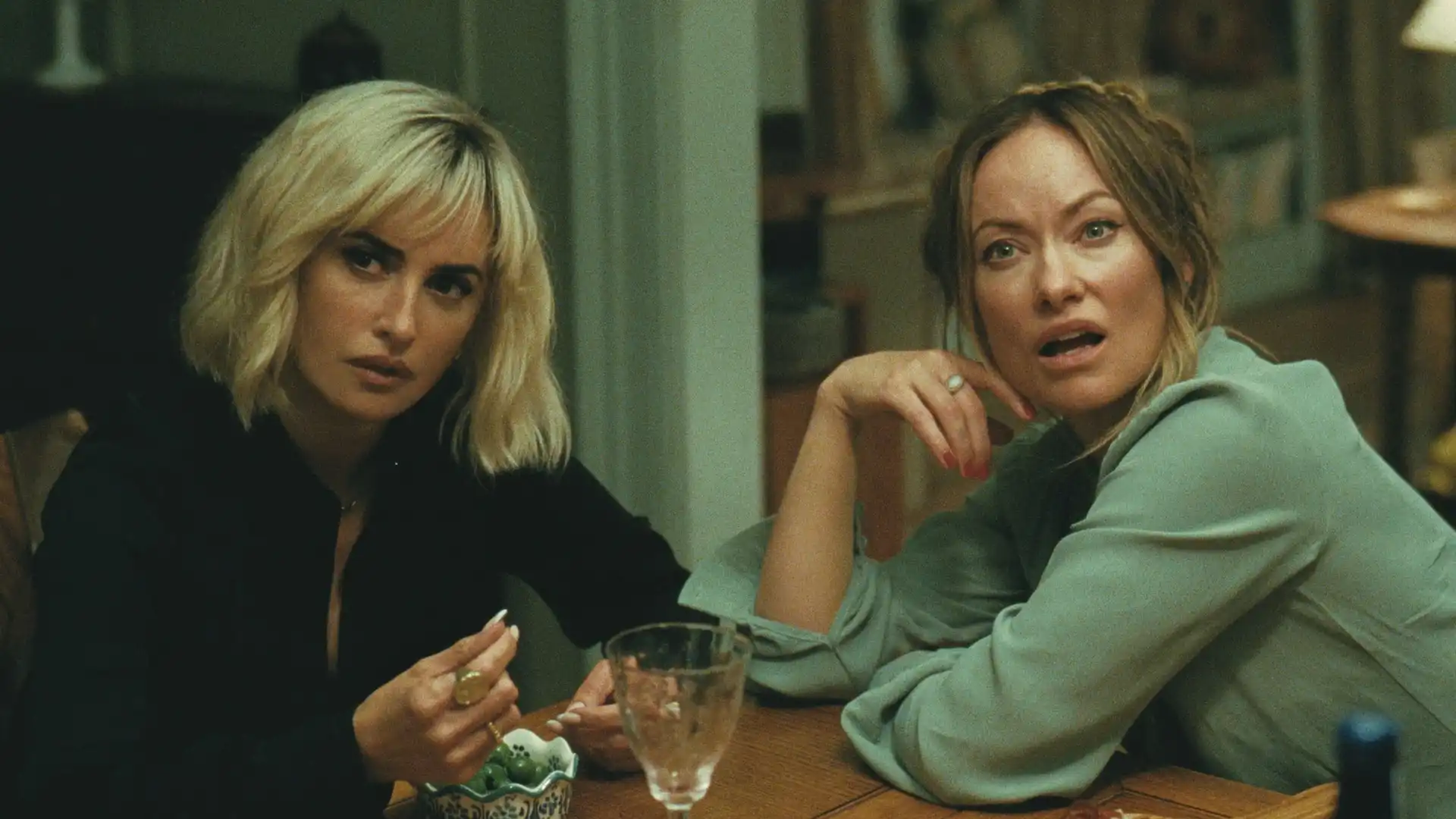 Penélope Cruz e Olivia Wilde em O Convite (2026)