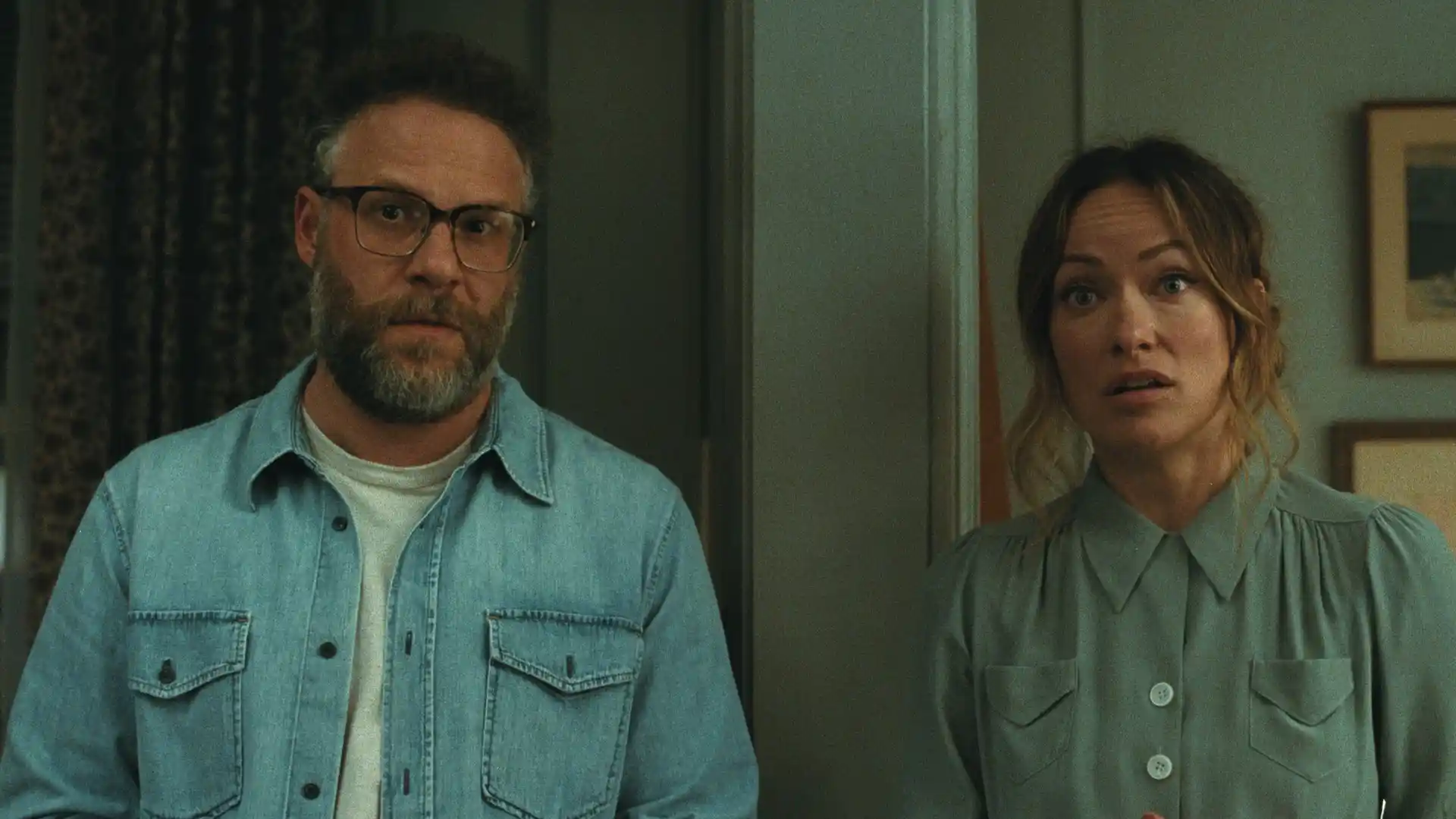 Olivia Wilde e Seth Rogen em O Convite (2026)