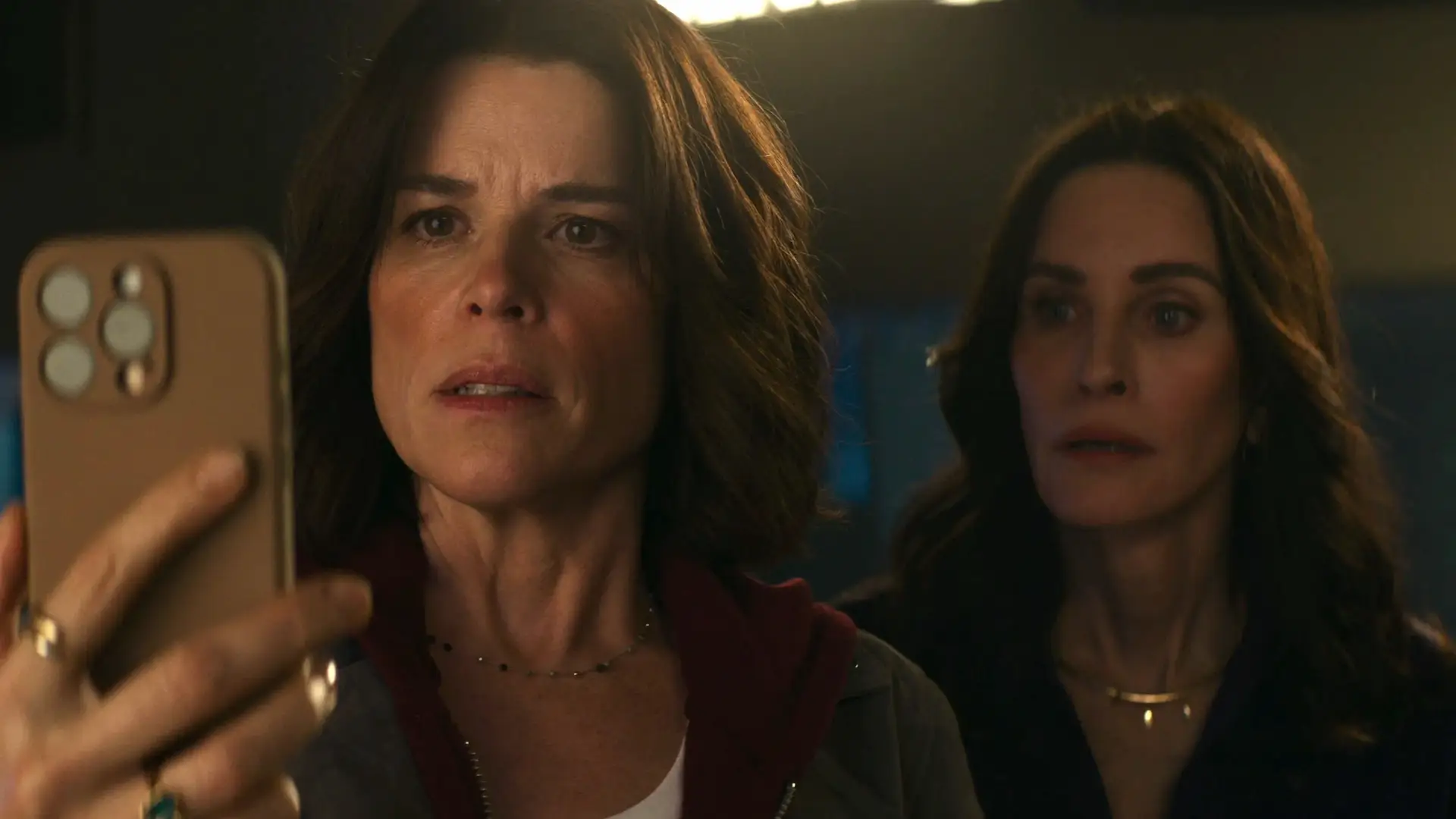 Courteney Cox e Neve Campbell em pânico 7