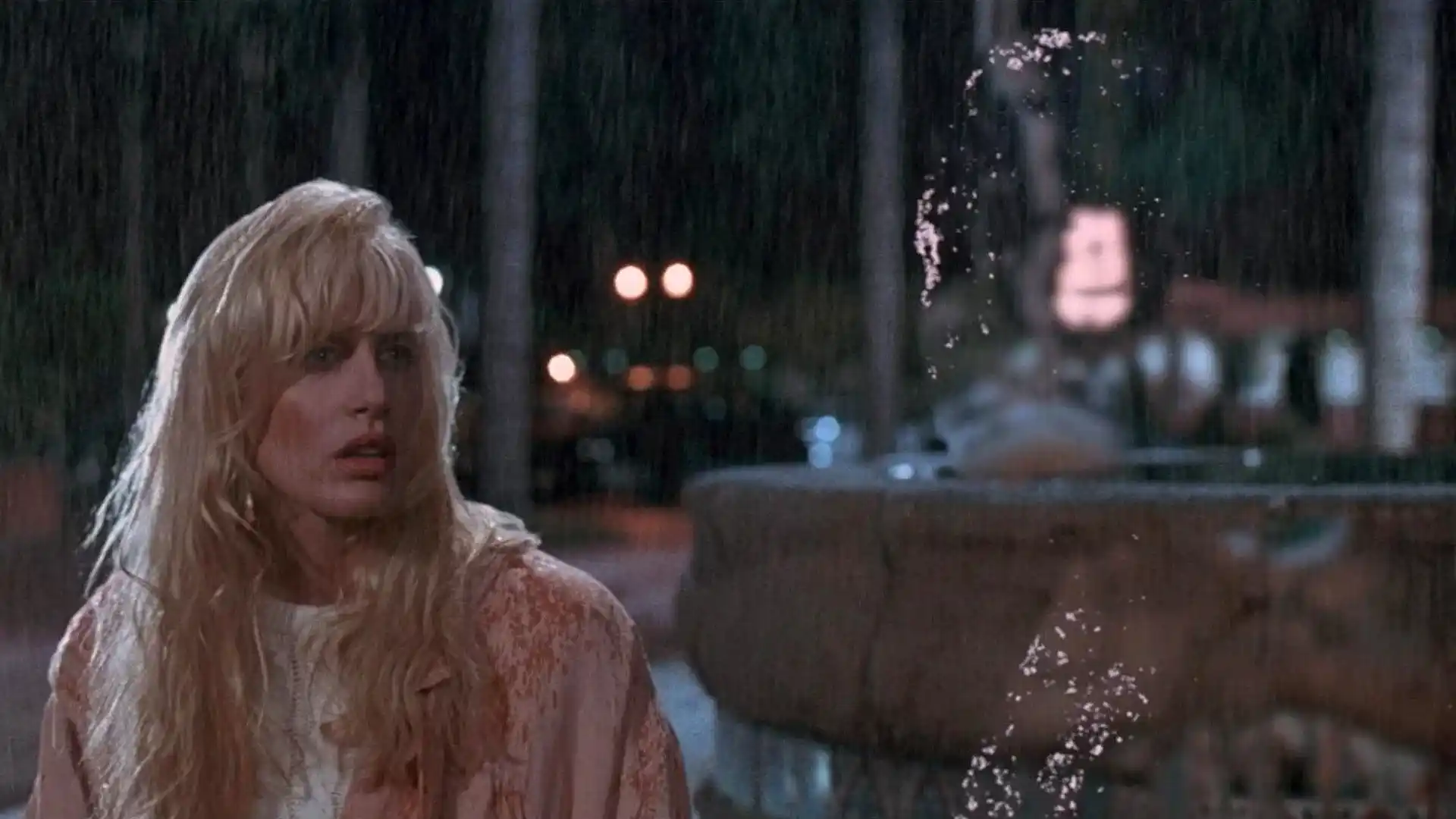 Daryl Hannah em Memórias de um Homem Invisível (1992)